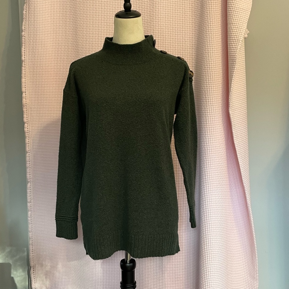 LOFT outlet petite green sweater size MP.